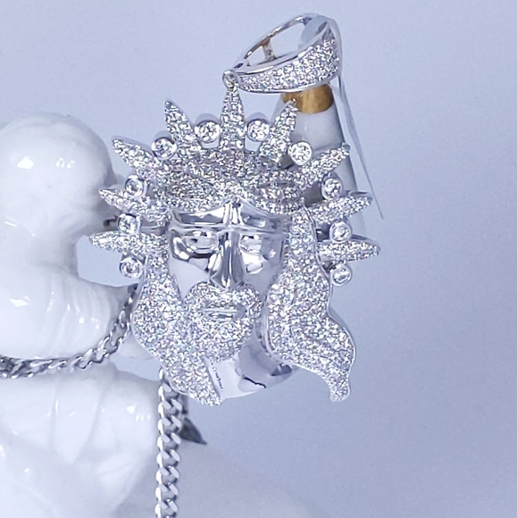 🧡 Icy Jesus Pendant - Picture 5 of 6